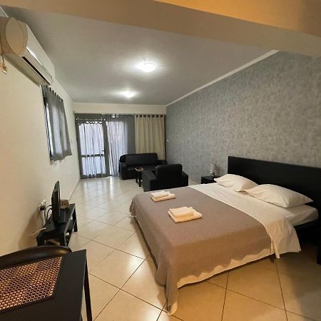 Avr Airport Deluxe Suites 4 Markopoulo Mesogaias Екстер'єр фото