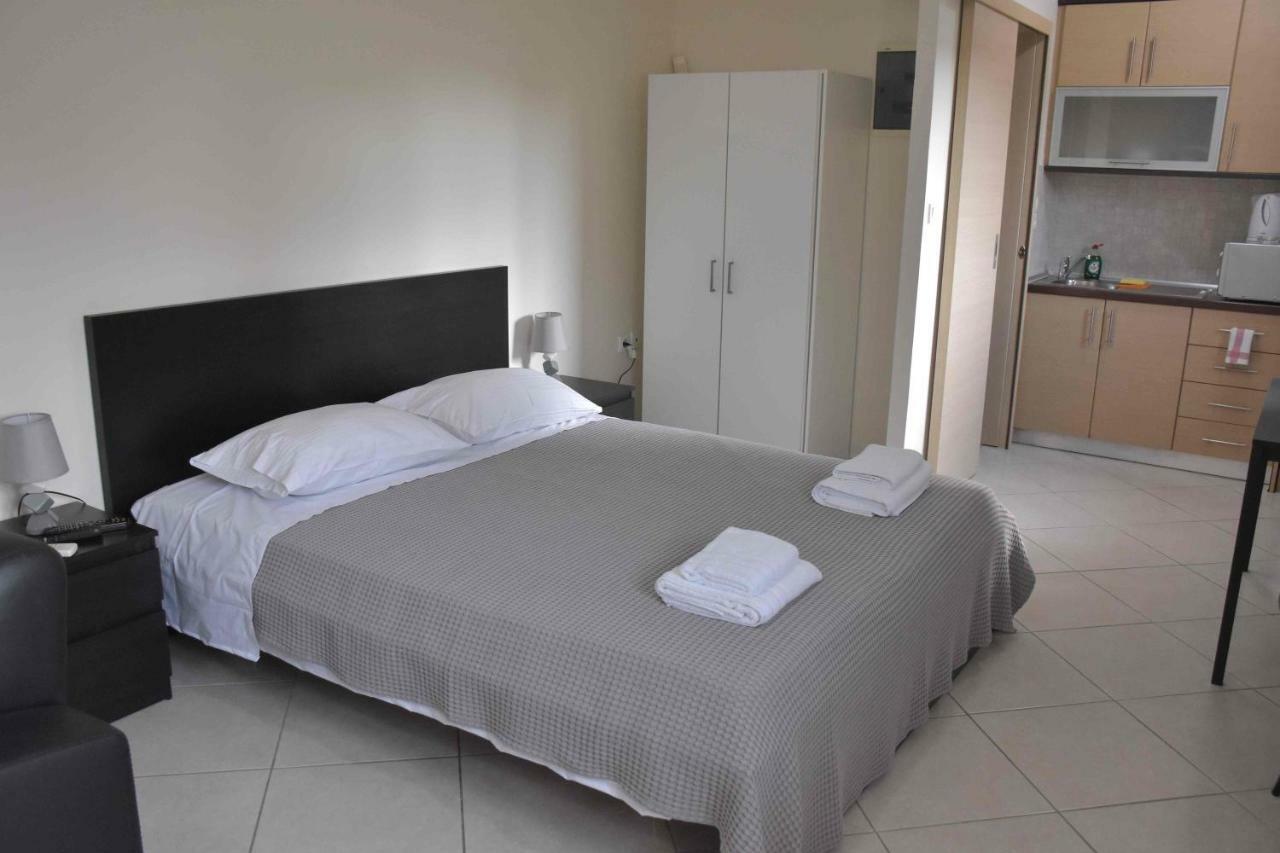 Avr Airport Deluxe Suites 4 Markopoulo Mesogaias Екстер'єр фото